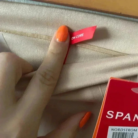 NWT Spanx OnCore Mid-Thigh Short M - Picture 5 of 6